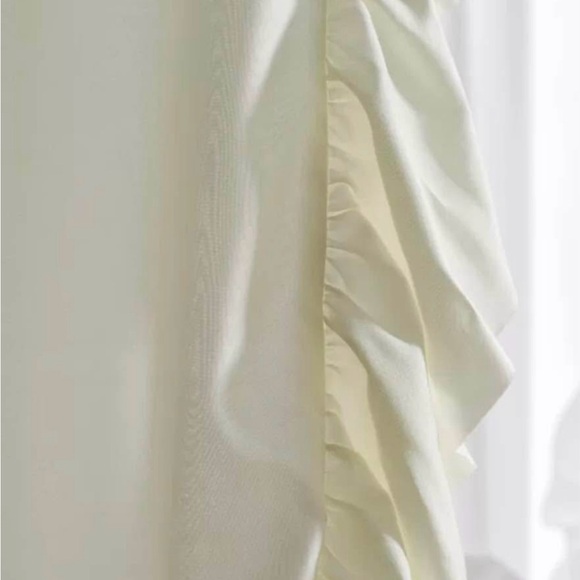 4 Pairs of Curtains - Picture 2 of 5